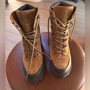 NEW TORY BURCH LUG-SOLE HIKER ANKLE BOOTS 9